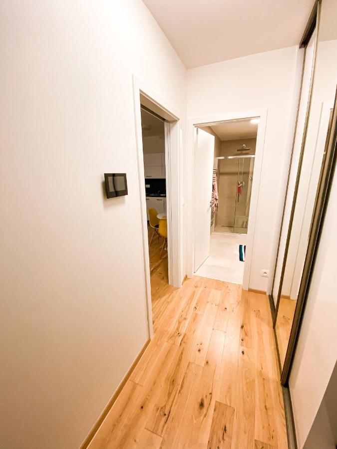 Lovely Studio Apartment, Free Parking 1,55 Hight プラハ エクステリア 写真