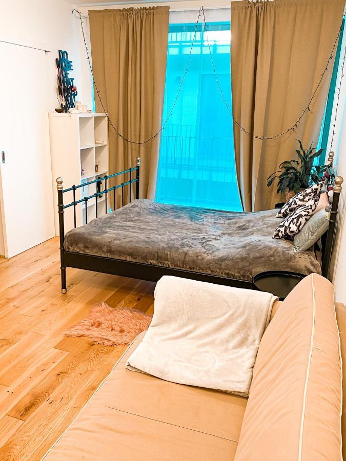 Lovely Studio Apartment, Free Parking 1,55 Hight プラハ エクステリア 写真