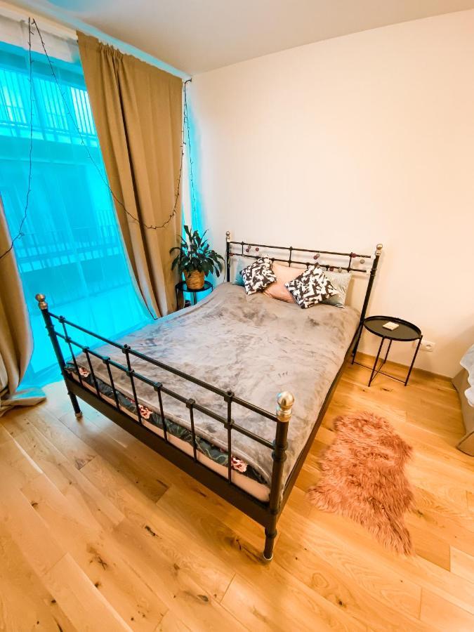 Lovely Studio Apartment, Free Parking 1,55 Hight プラハ エクステリア 写真