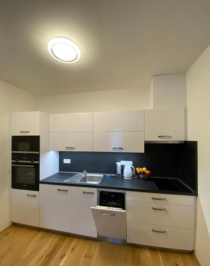 Lovely Studio Apartment, Free Parking 1,55 Hight プラハ エクステリア 写真