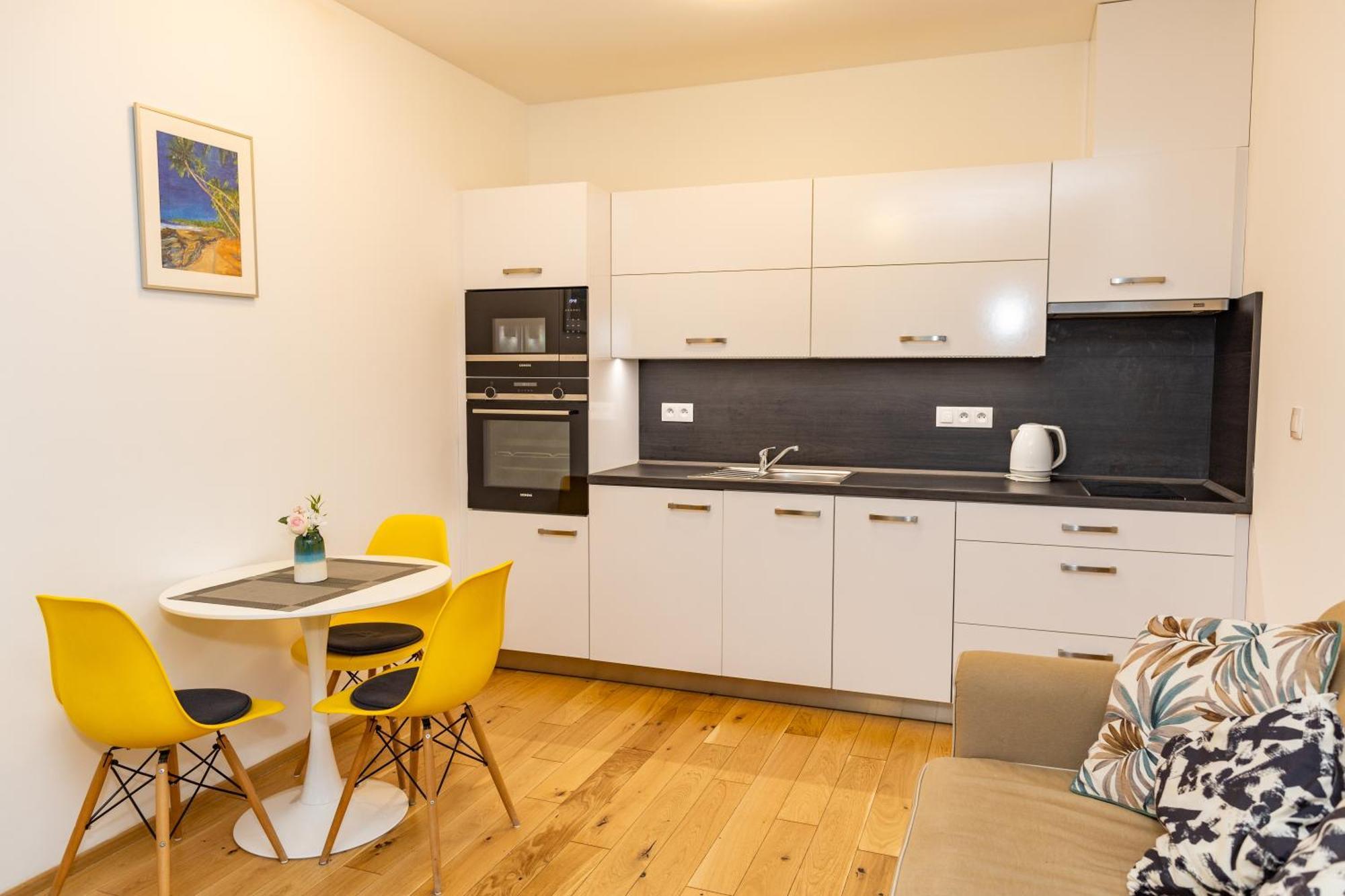 Lovely Studio Apartment, Free Parking 1,55 Hight プラハ エクステリア 写真