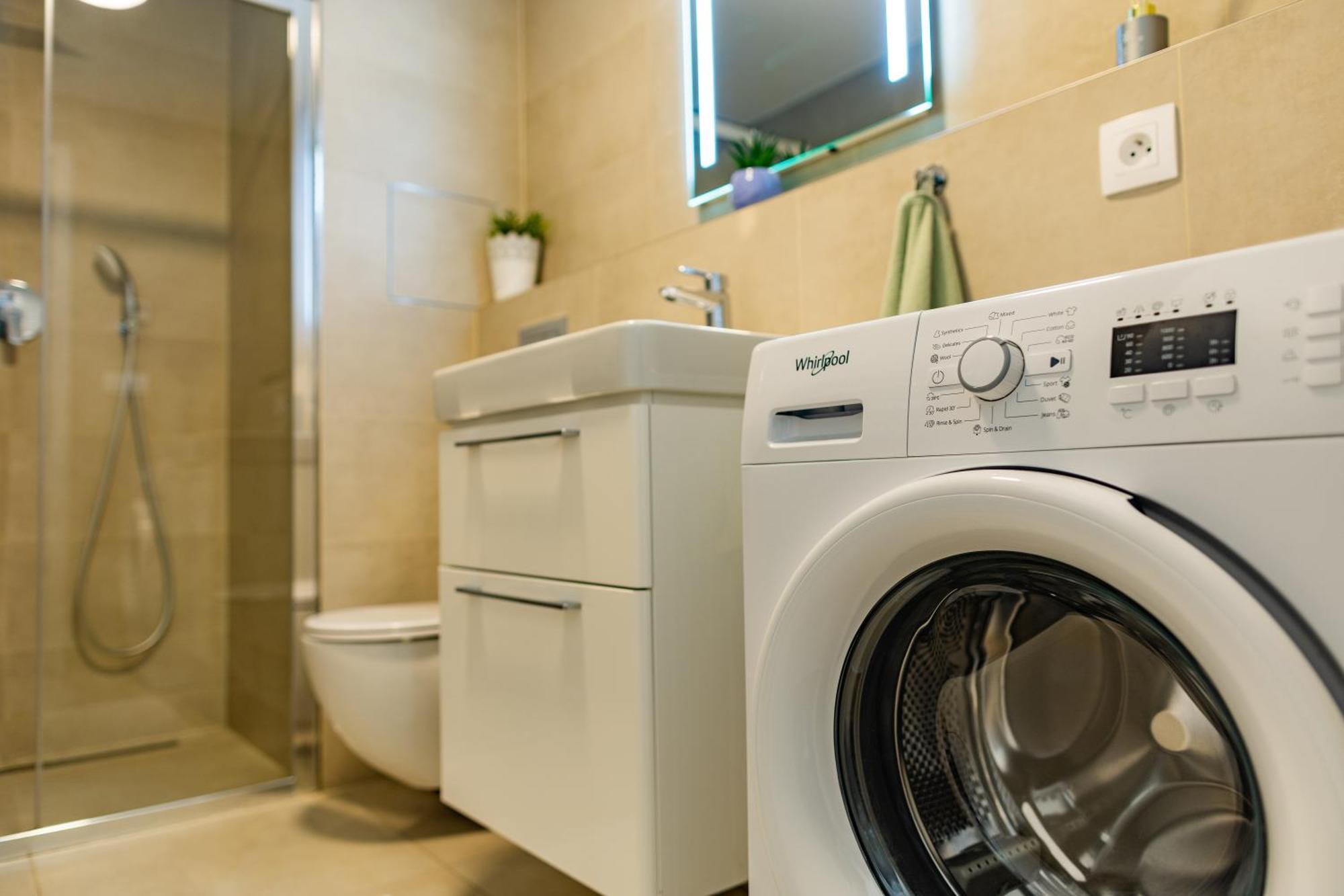 Lovely Studio Apartment, Free Parking 1,55 Hight プラハ エクステリア 写真