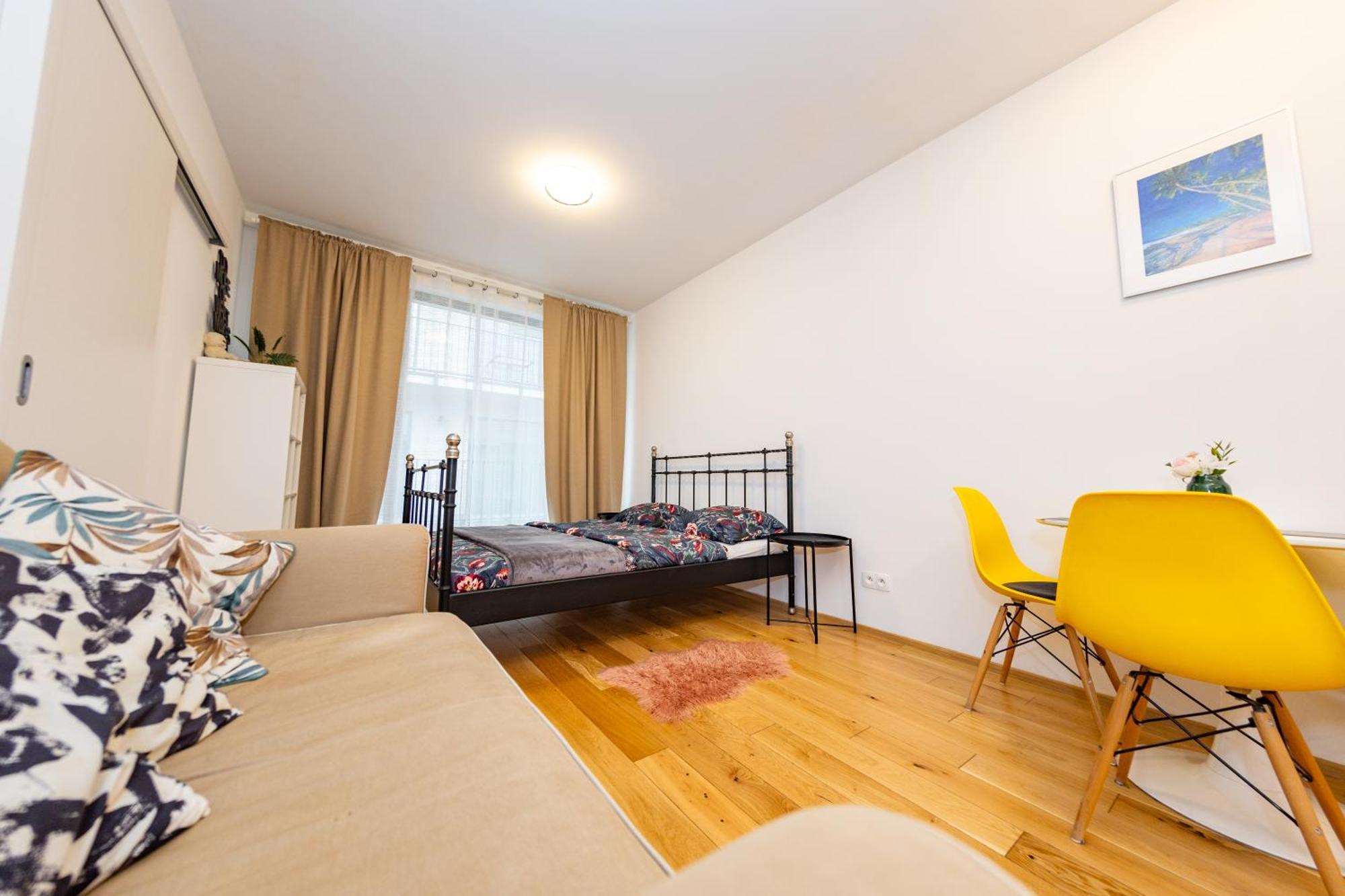 Lovely Studio Apartment, Free Parking 1,55 Hight プラハ エクステリア 写真